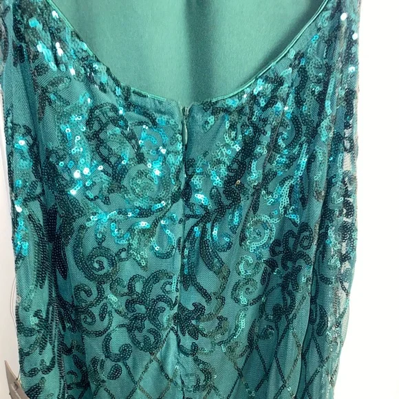 Open back Lulu’s XS formal dress, NWT. Only worn to try on. - Picture 2 of 3